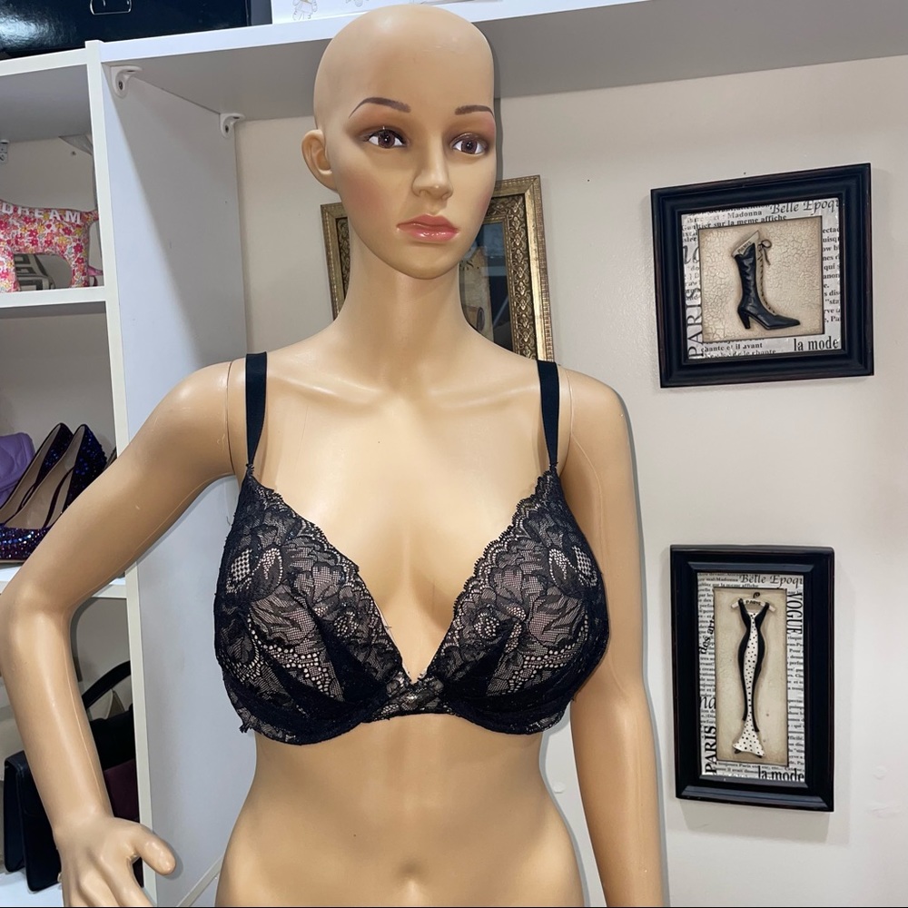 Victoria's Secret Plunge Black Floral Lace Bra Size 38DD Excellent Condition
